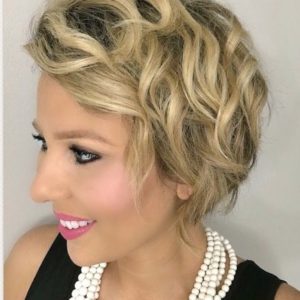 How to Curl Short Hair with a Wand 2024 Tutorial