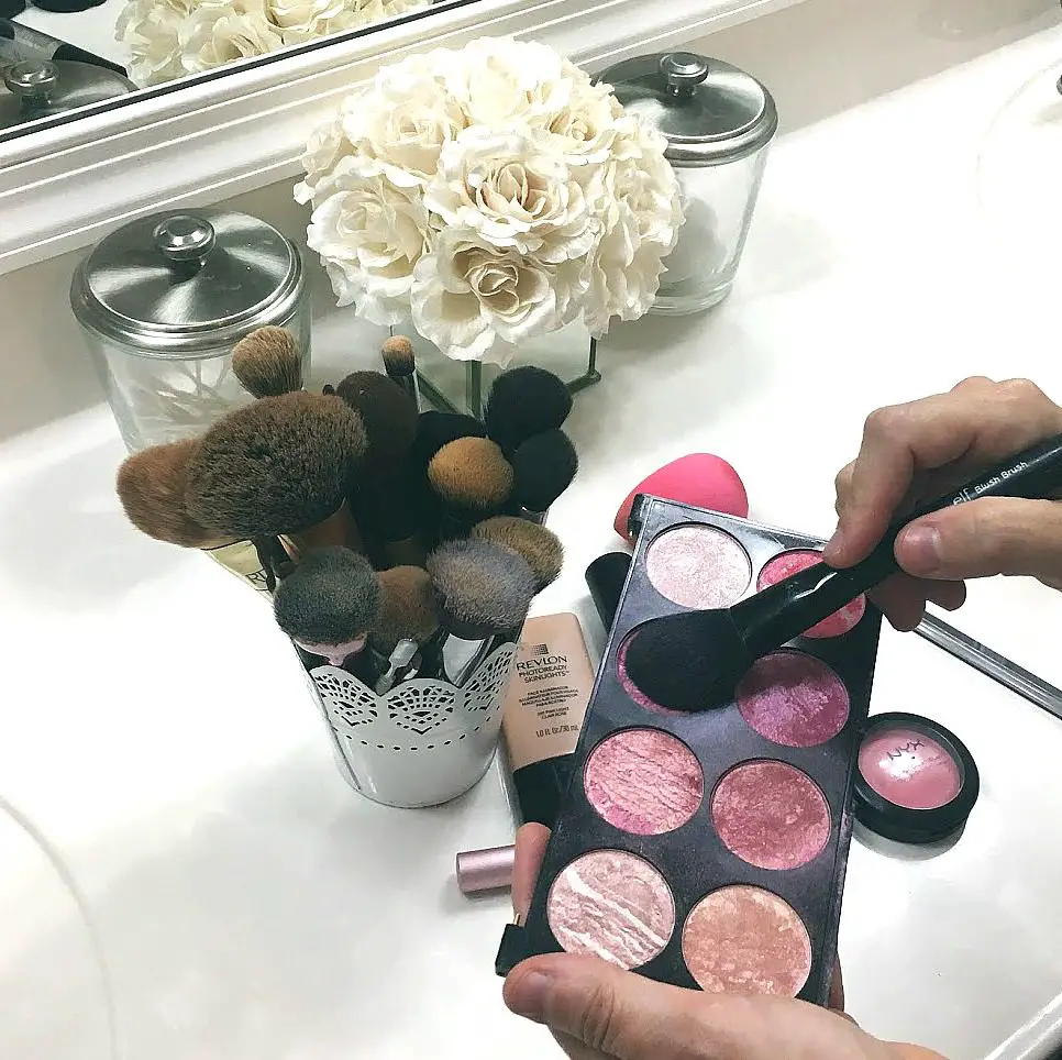My Cancer Chic Blogger Anna Crollman Makeup Routine: blush