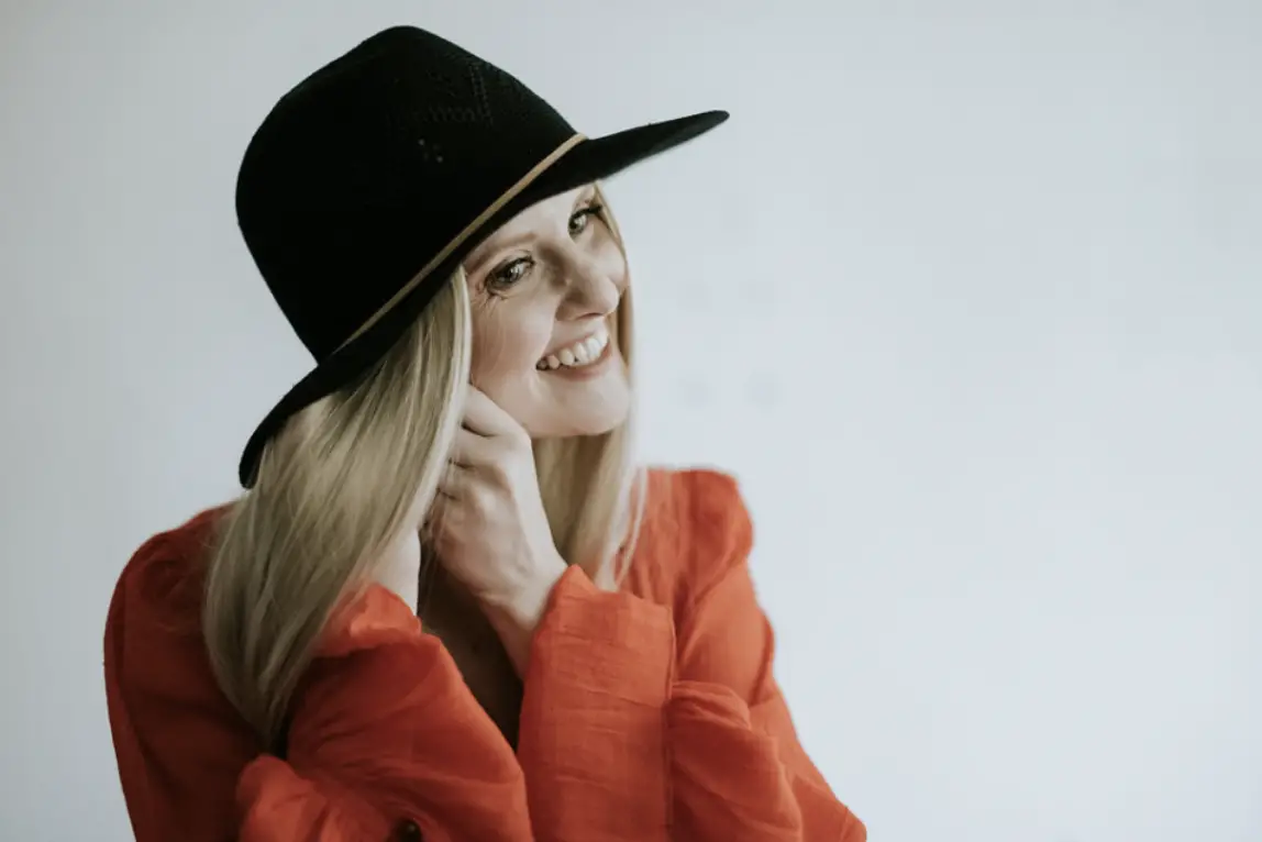 My Cancer Chic Blogger Anna Crollman shares 5 Cute Hats to Help You Cope with Hair Loss - in photo: woman wearing a Floppy Knit Fedora