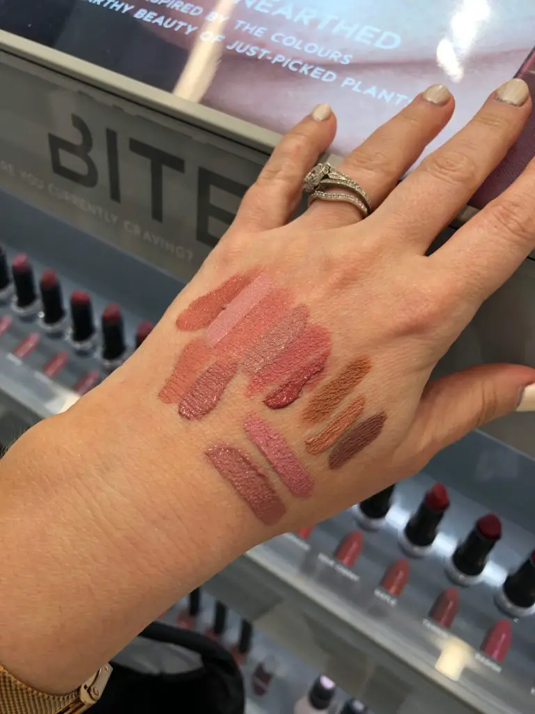 Hand Lip Swatches_Sephora