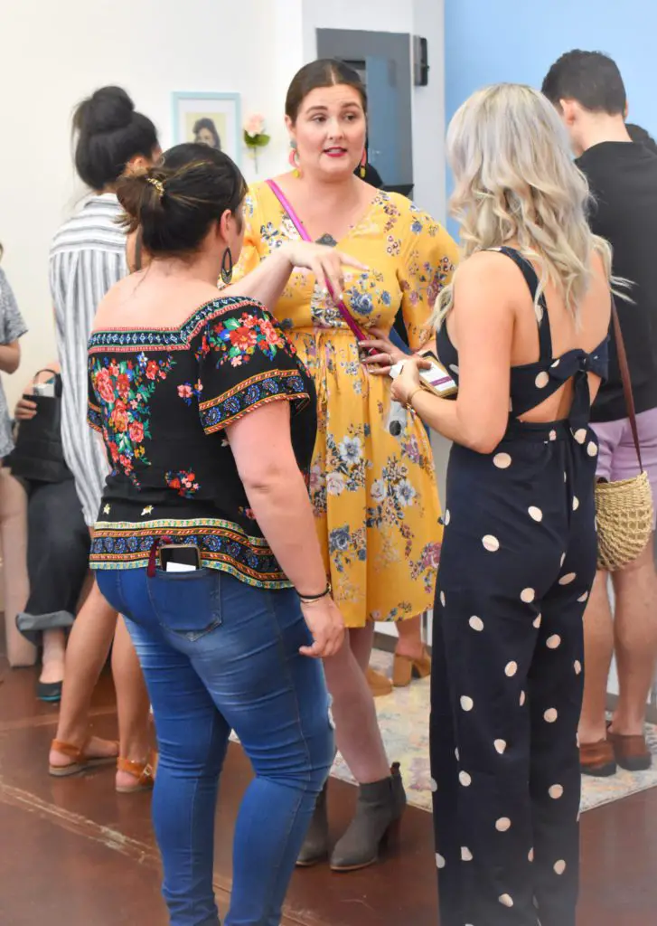 My Cancer Chic Blogger Anna Crollman shares clean beauty detox - in photo: woman talking to other women
