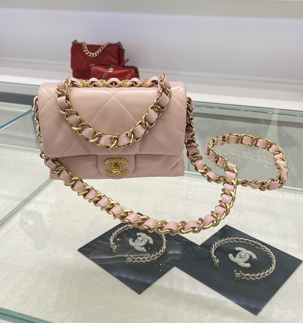 Chanel Pink bag with gold chain