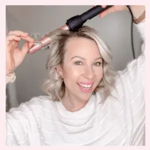 Women curling wand on short hair