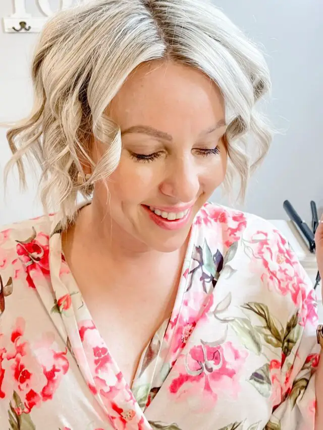 How to Curl Short Hair with a Hair Straightener