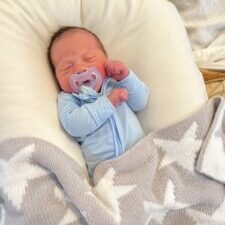 snuggle-me-organic-pillow-newborn-